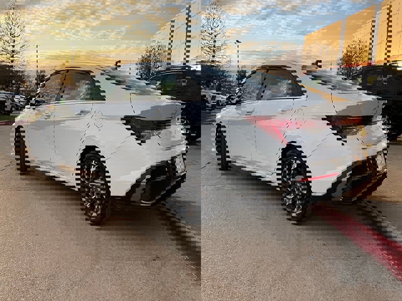 Used 2025 Hyundai Elantra Limited image 8