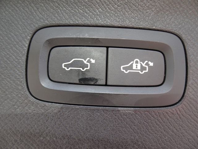 Used 2018 Volvo XC90 T5 Momentum w/ Convenience Package FWD image 31