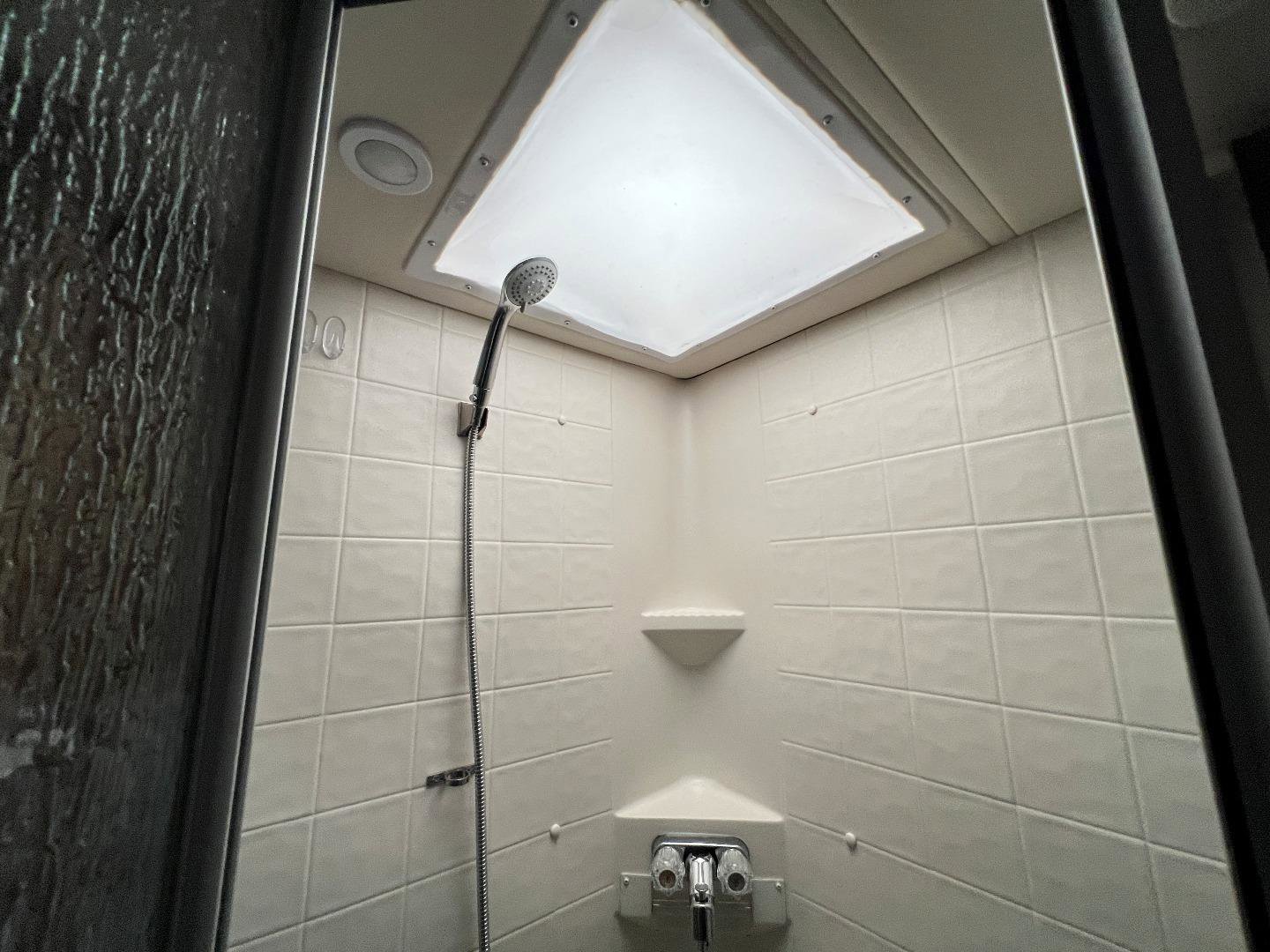 Used 2015 Mercedes-Benz Sprinter 3500 image 37