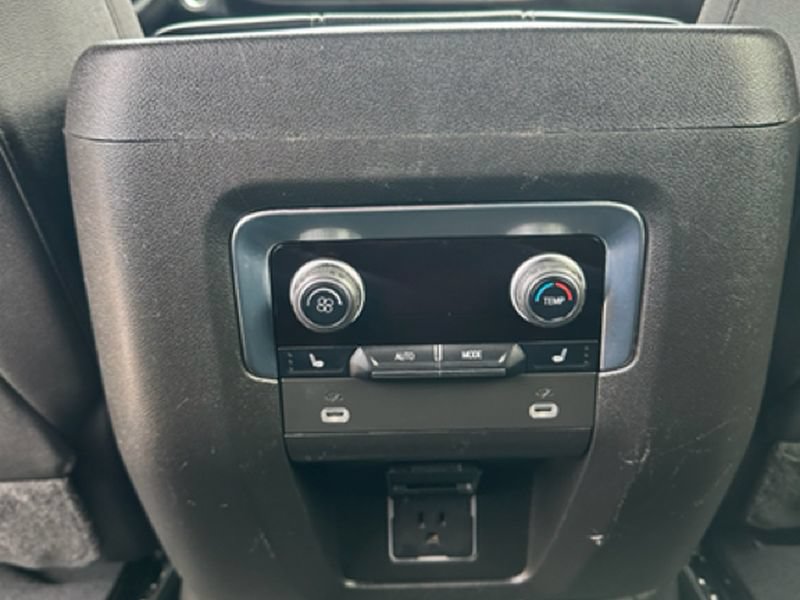 Used 2023 Chevrolet Suburban Premier RWD image 19