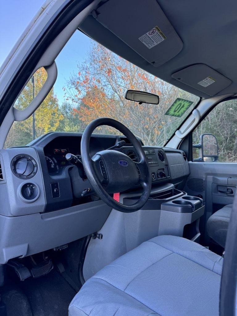 Used 2010 Ford E-350 and Econoline 350 Super Duty image 18
