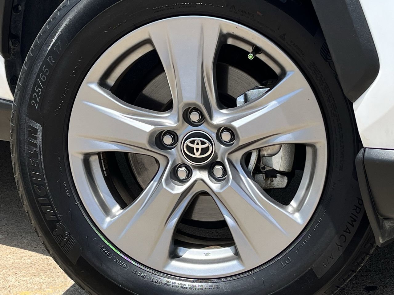 Used 2025 Toyota RAV4 LE AWD/4WD image 29