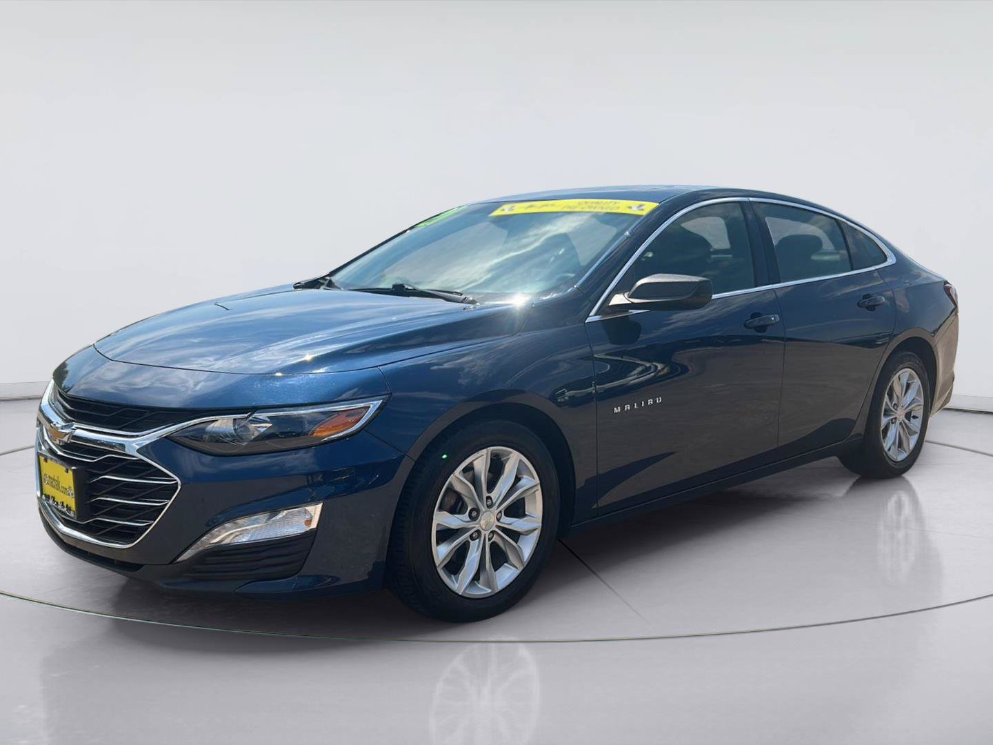 Used 2021 Chevrolet Malibu LT FWD image 1