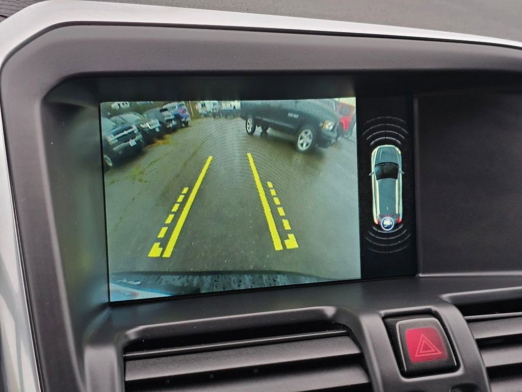 Used 2015 Volvo XC60 T5 Premier w/ Proximity Package image 23