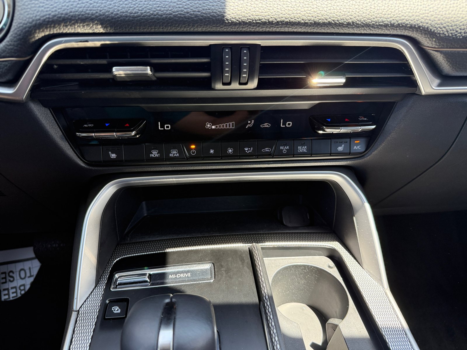 Certified 2024 MAZDA CX-90 Plug-In Hybrid w/ Preferred AWD/4WD image 13