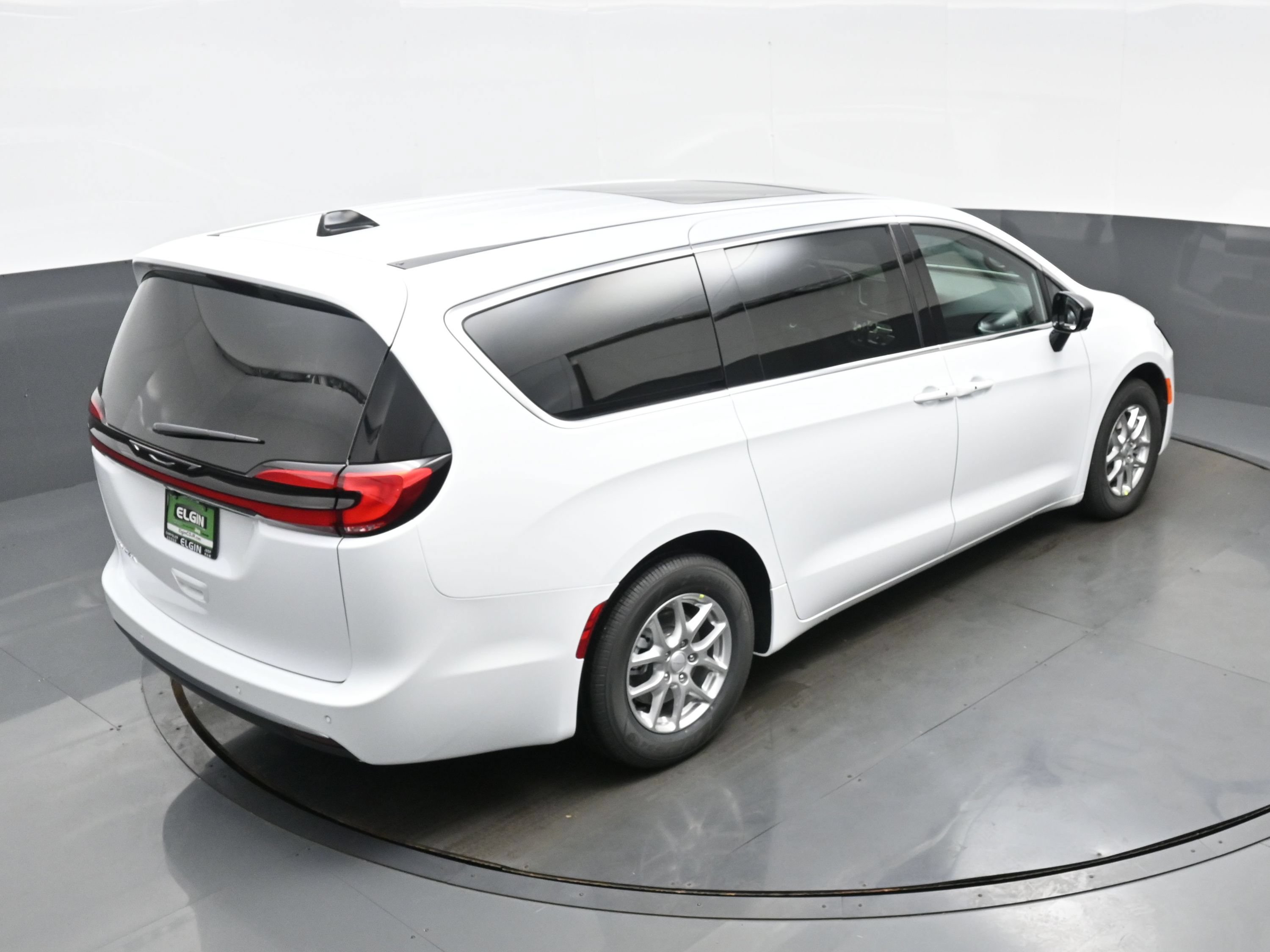 New 2027 Chrysler Pacifica Select FWD image 24