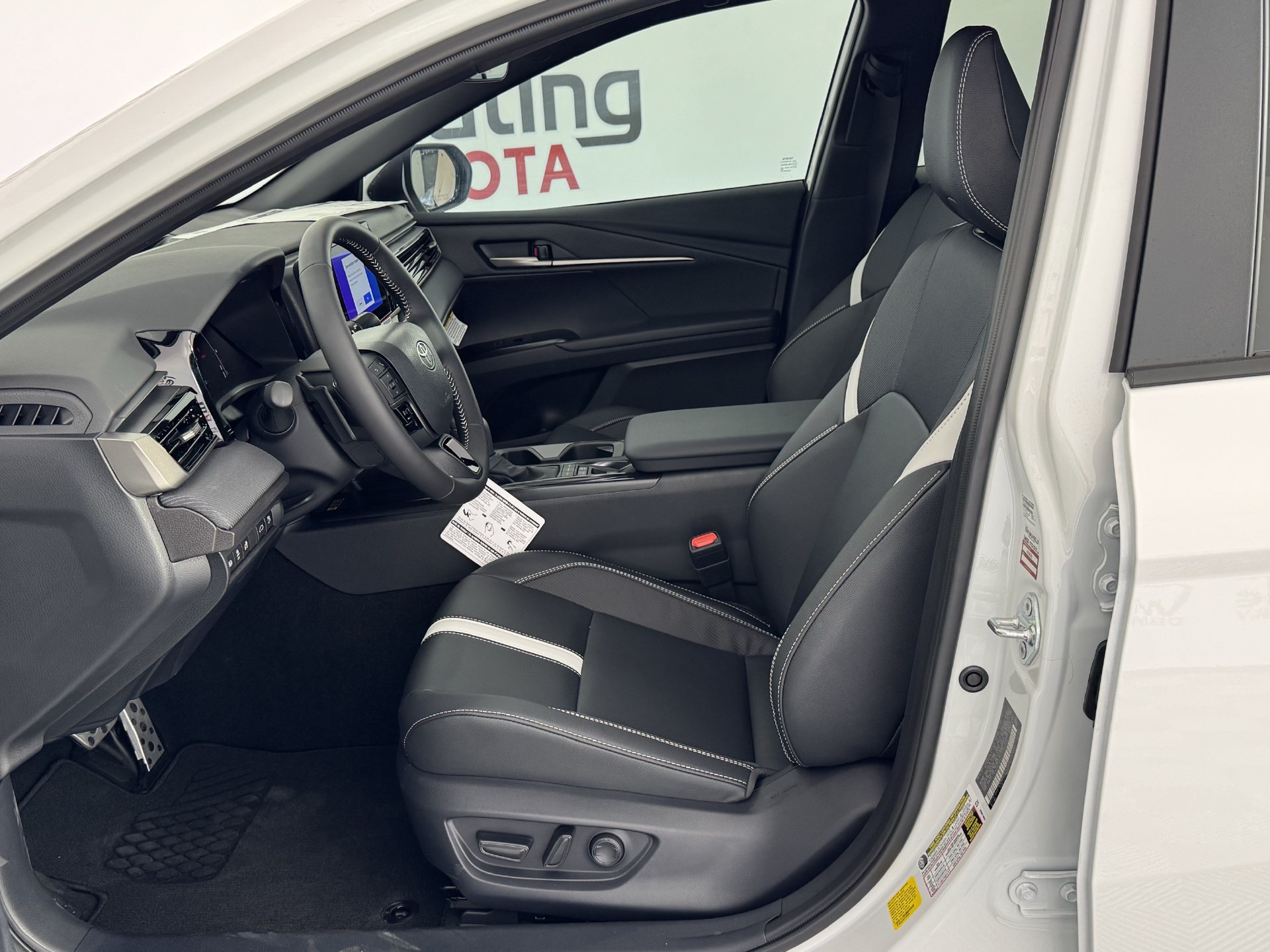 New 2026 Toyota Camry SE w/ Convenience Package FWD image 5