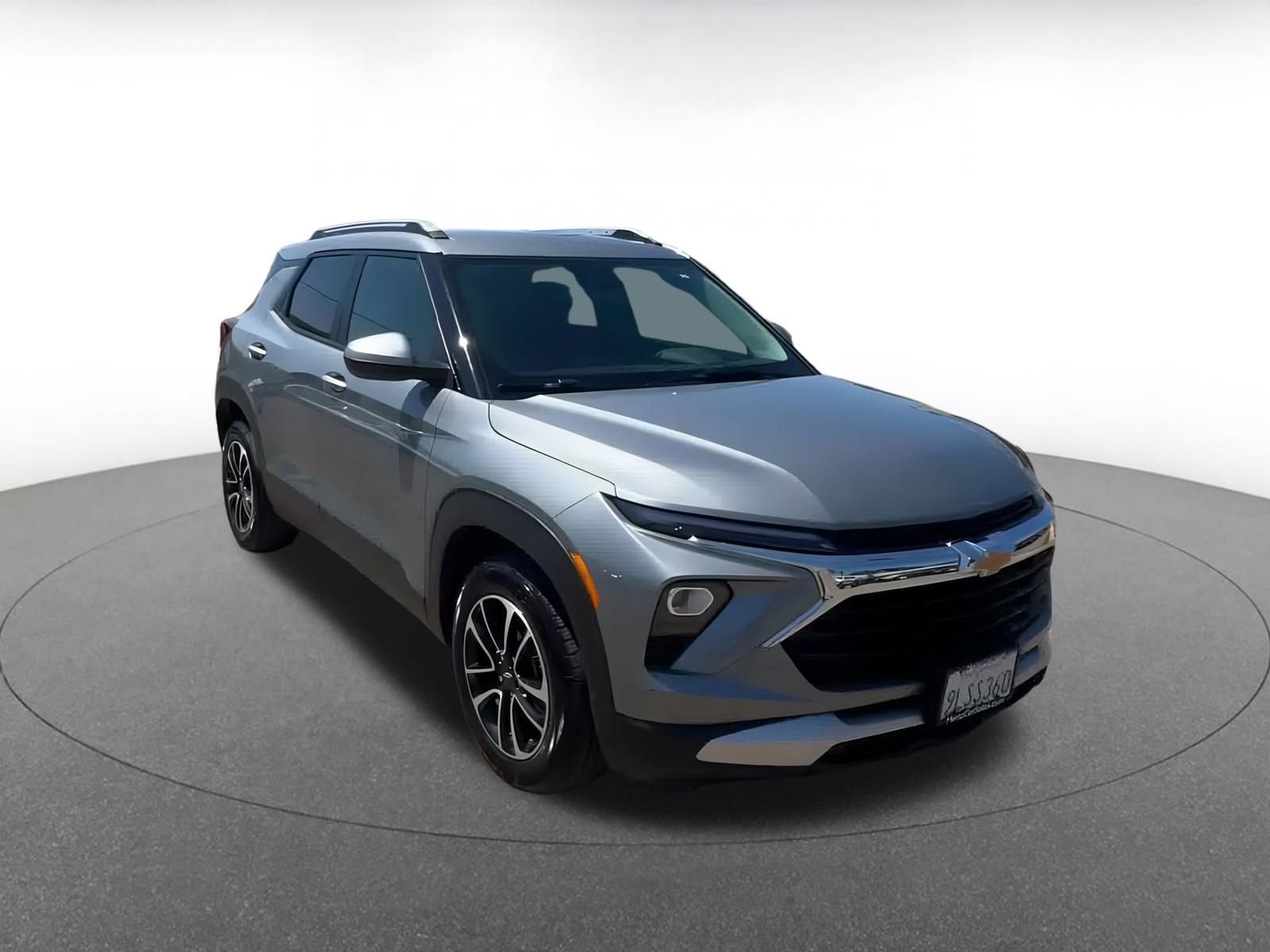 Used 2024 Chevrolet TrailBlazer LT w/ Driver Confidence Package image 3