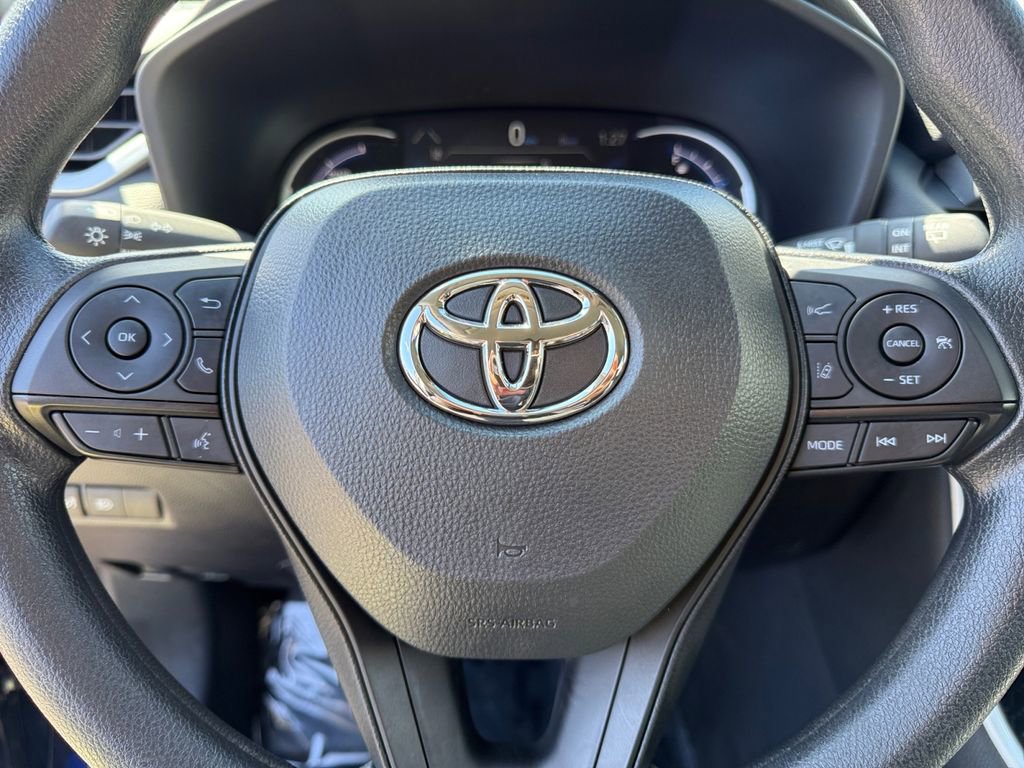 Used 2025 Toyota RAV4 XLE image 19
