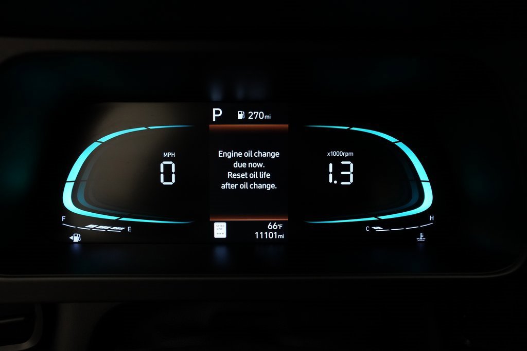 Used 2025 Hyundai Elantra Sport image 2