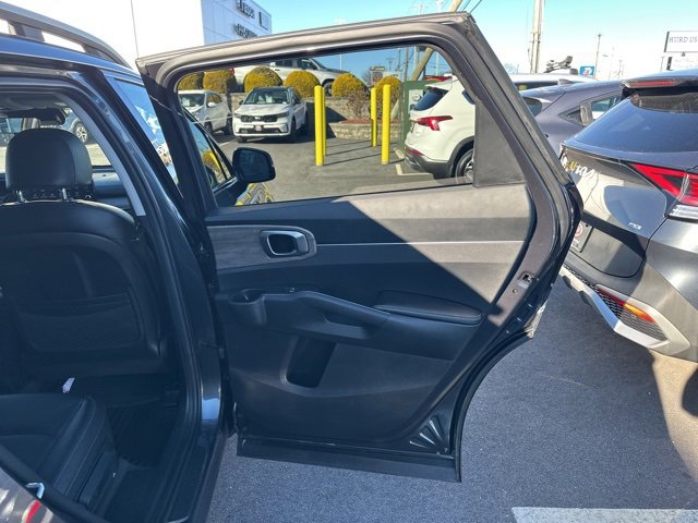Used 2023 Kia Sorento S w/ Panoramic Sunroof Package image 46