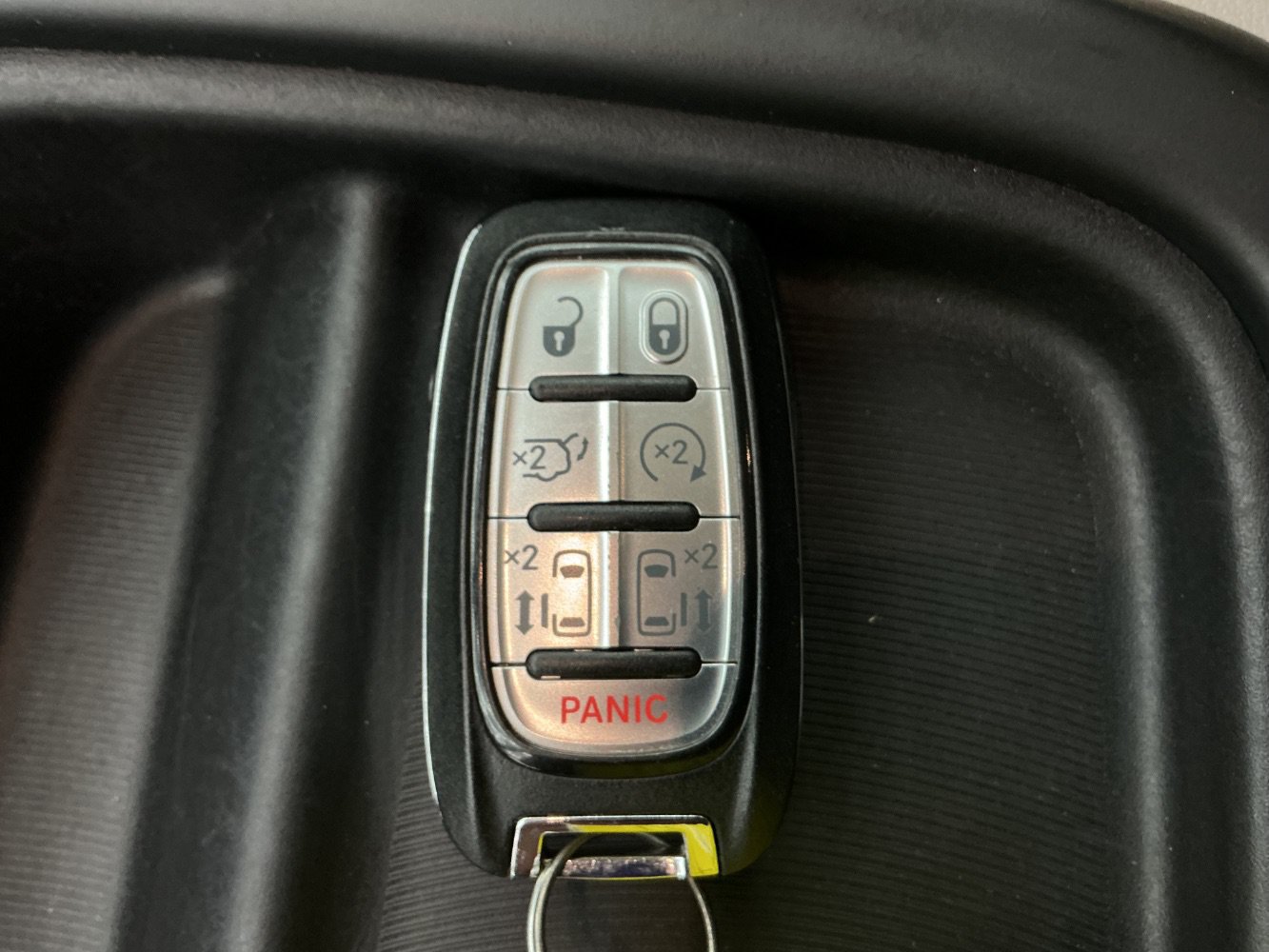 Used 2018 Chrysler Pacifica Touring-L FWD image 42