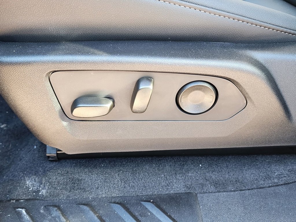 New 2026 GMC Canyon Elevation w/ Convenience Package image 17