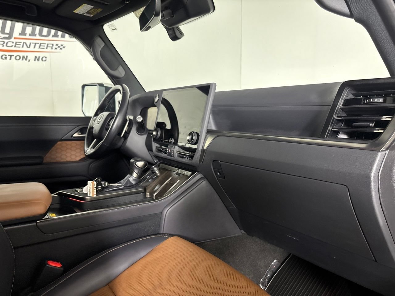 Used 2024 Lexus GX 550 w/ Cold Area Package AWD/4WD image 33
