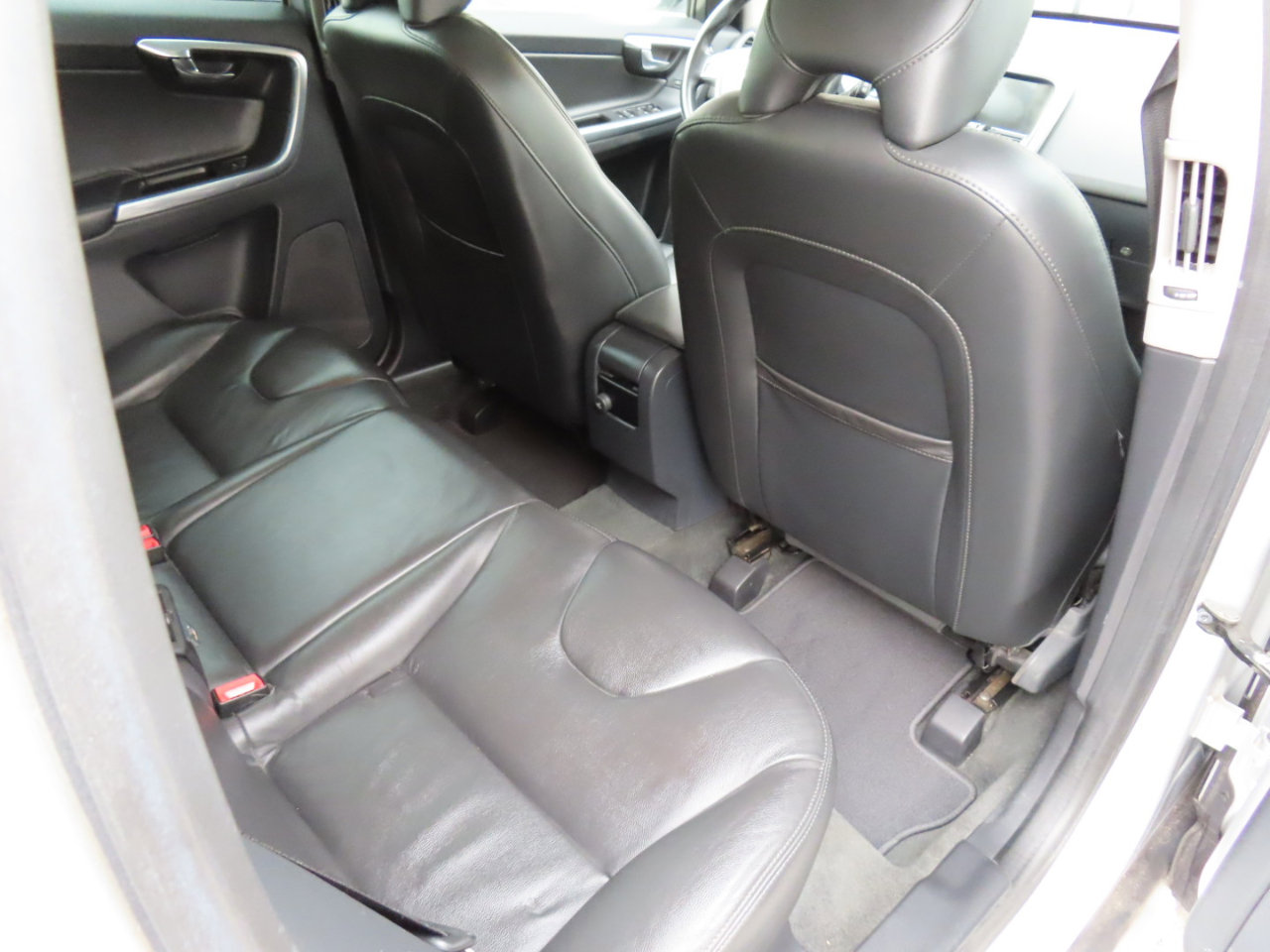 Used 2016 Volvo XC60 T6 image 17