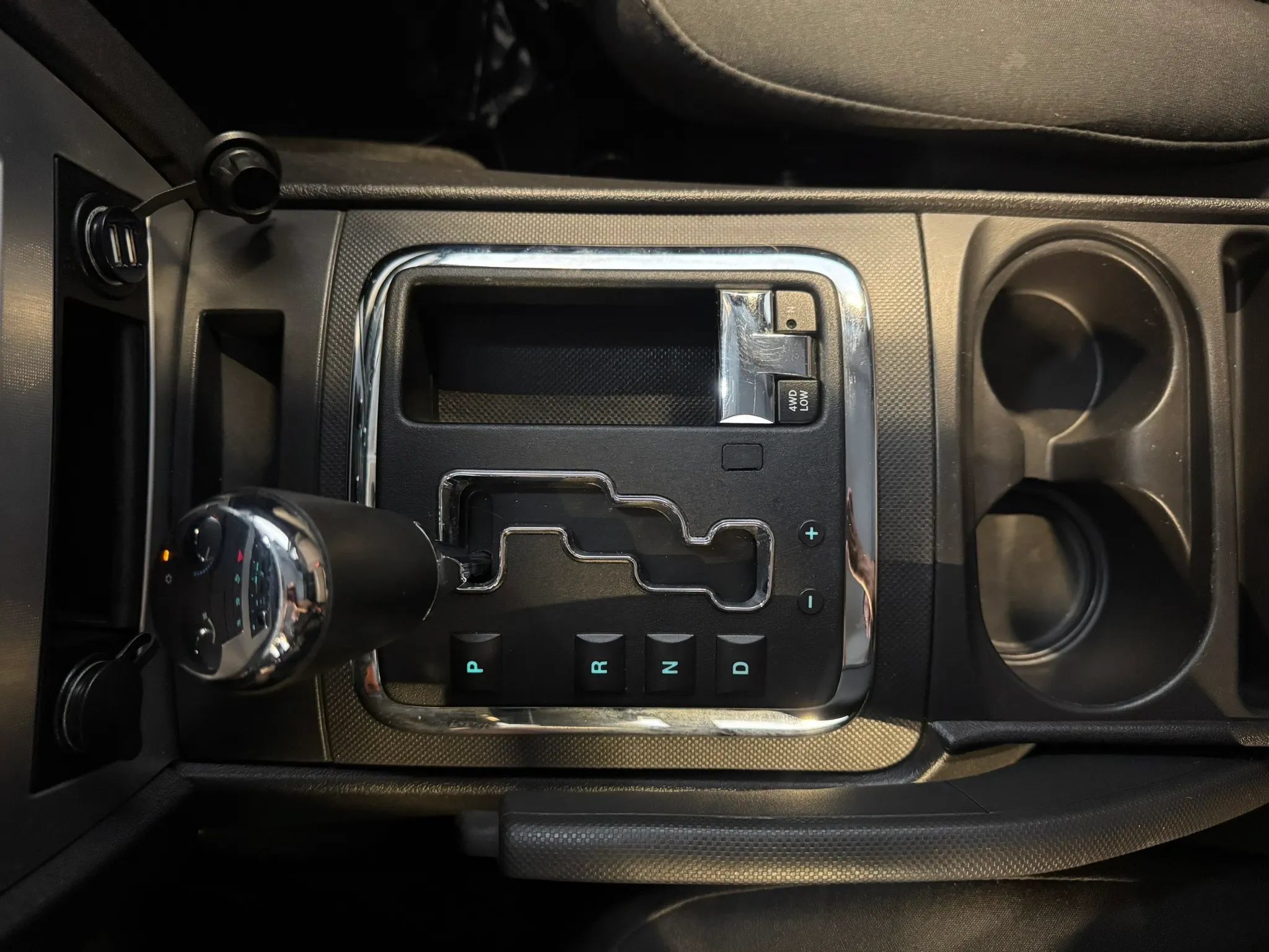 Used 2008 Jeep Commander Sport AWD/4WD image 14