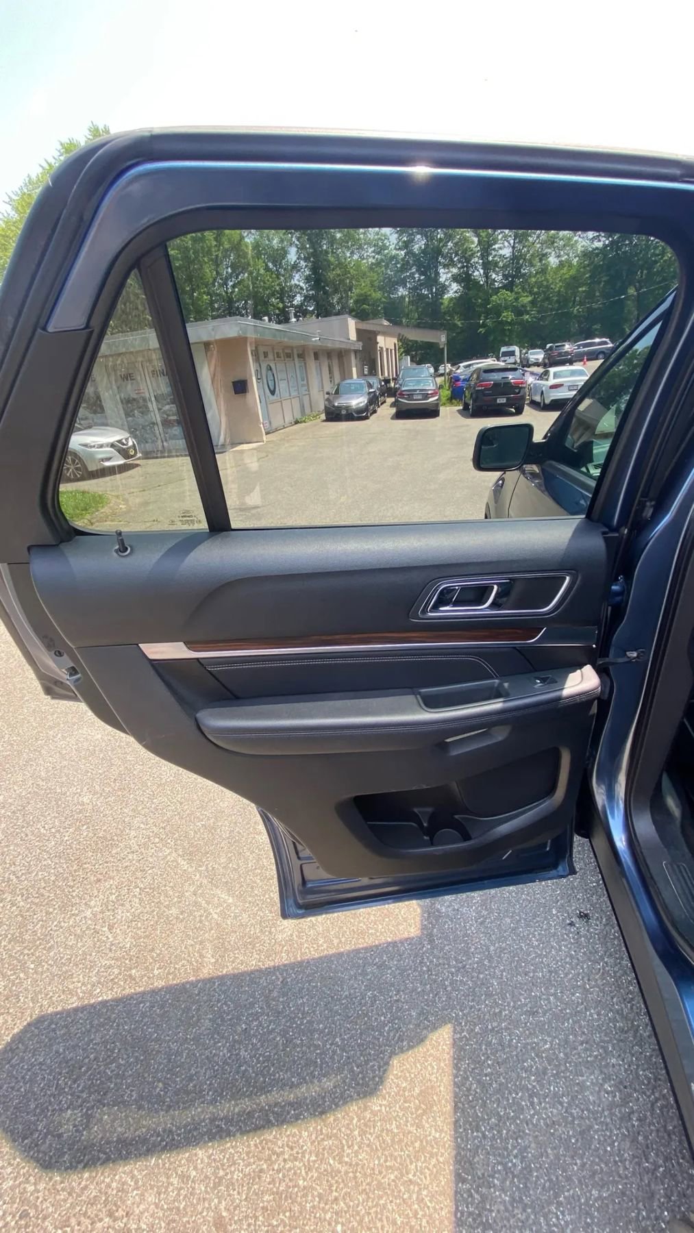 Used 2018 Ford Explorer Limited image 22