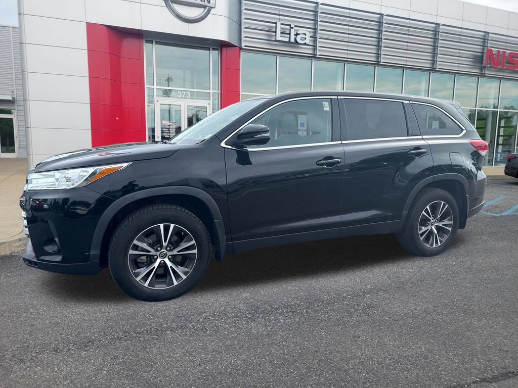Used 2019 Toyota Highlander LE AWD/4WD image 6