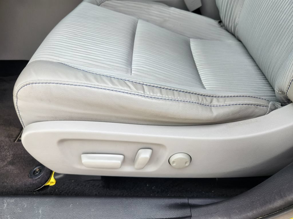 Used 2017 Toyota Highlander Plus FWD image 27
