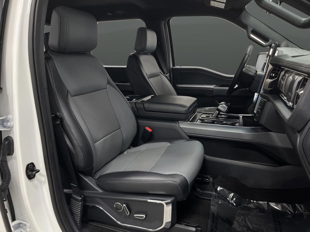 Used 2022 Ford F150 Lightning Lariat image 31