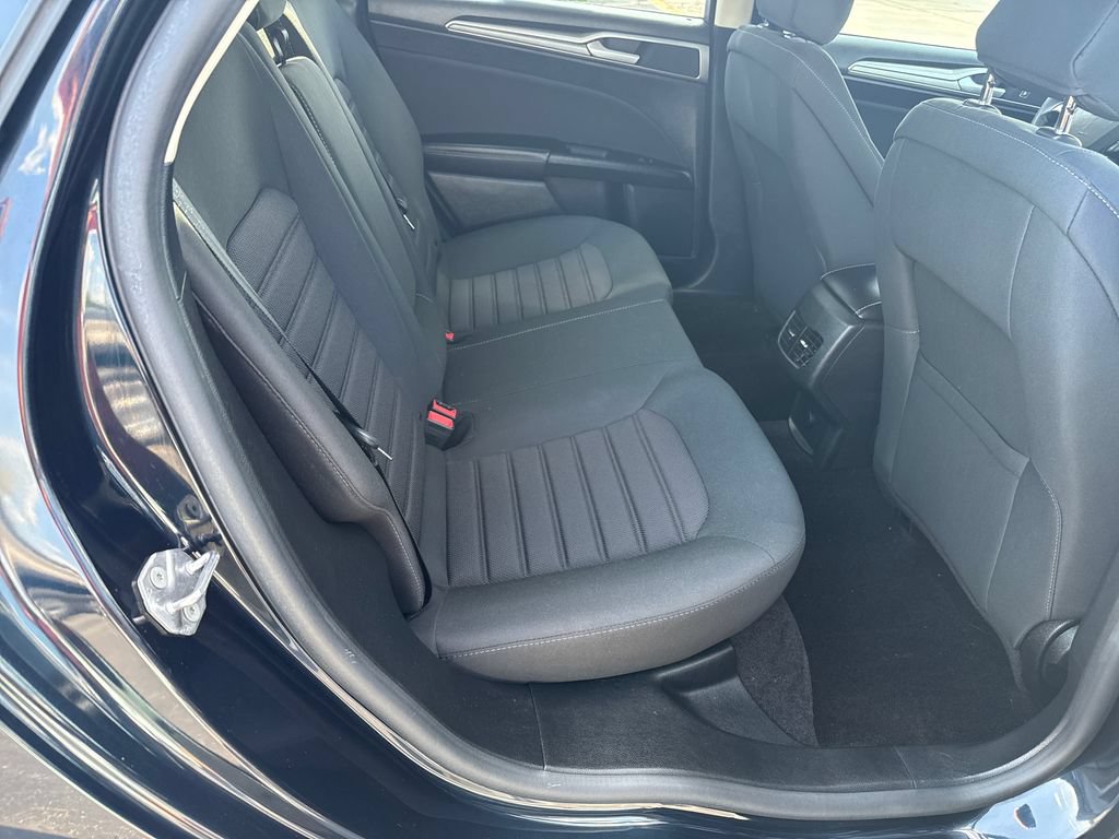 Used 2020 Ford Fusion SE FWD image 21