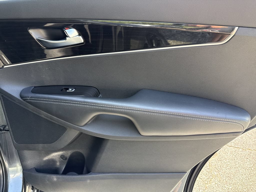 Used 2020 Kia Sorento S FWD image 16