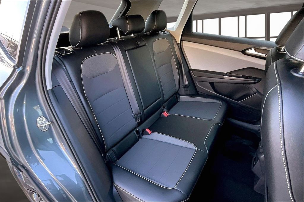 Used 2022 Volkswagen Taos SE image 25