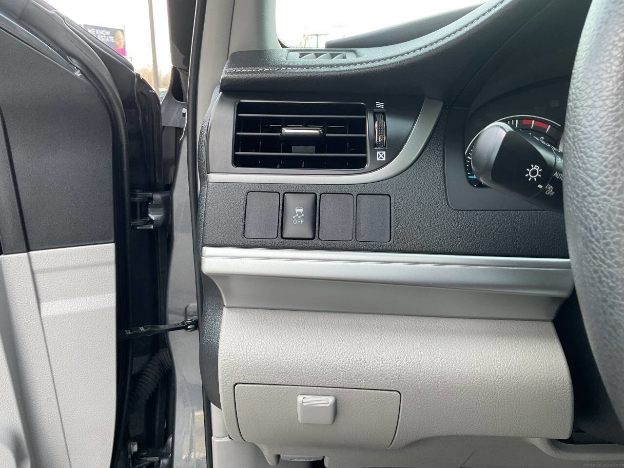 Used 2012 Toyota Camry LE FWD image 16