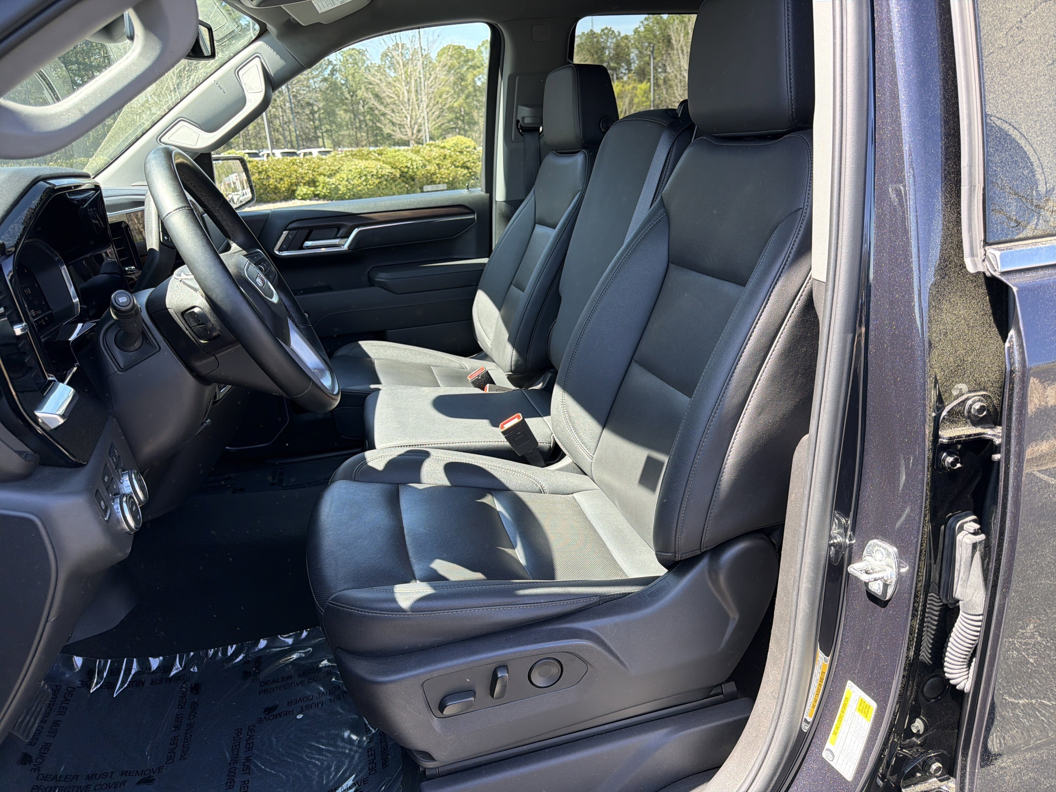 Used 2025 GMC Sierra 1500 SLT AWD/4WD image 9