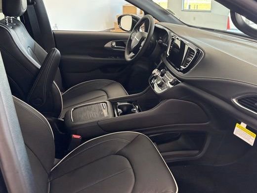 New 2026 Chrysler Pacifica Limited w/ S Appearance Package image 25