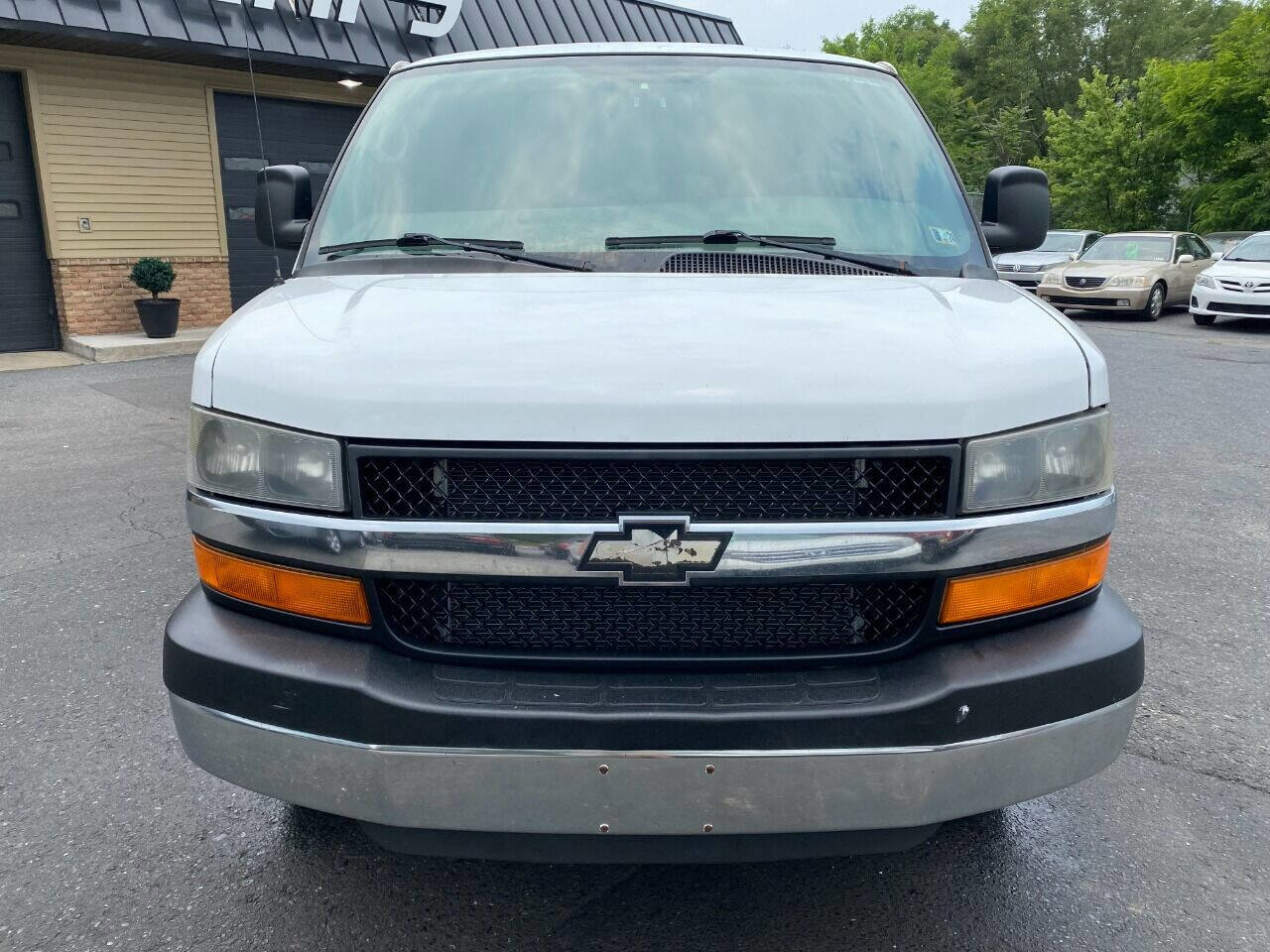 Used 2008 Chevrolet Express 3500 LS w/ LT Preferred Equipment Group image 2