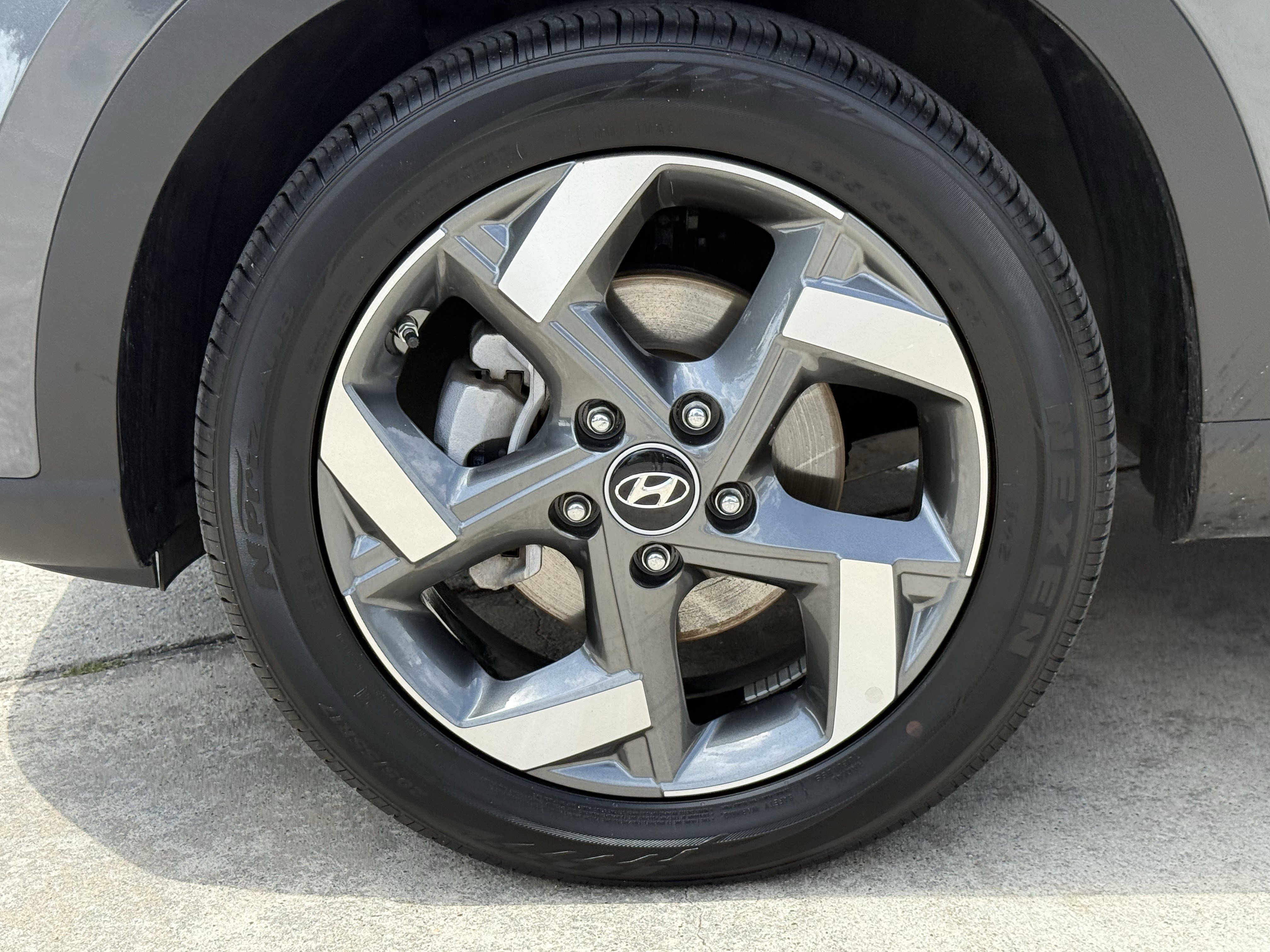 Used 2025 Hyundai Venue SEL FWD image 13