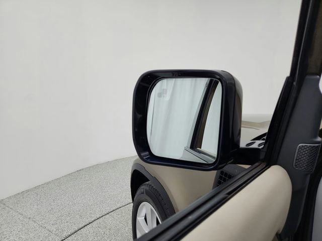 Used 2020 Land Rover Defender 110 First Edition image 19