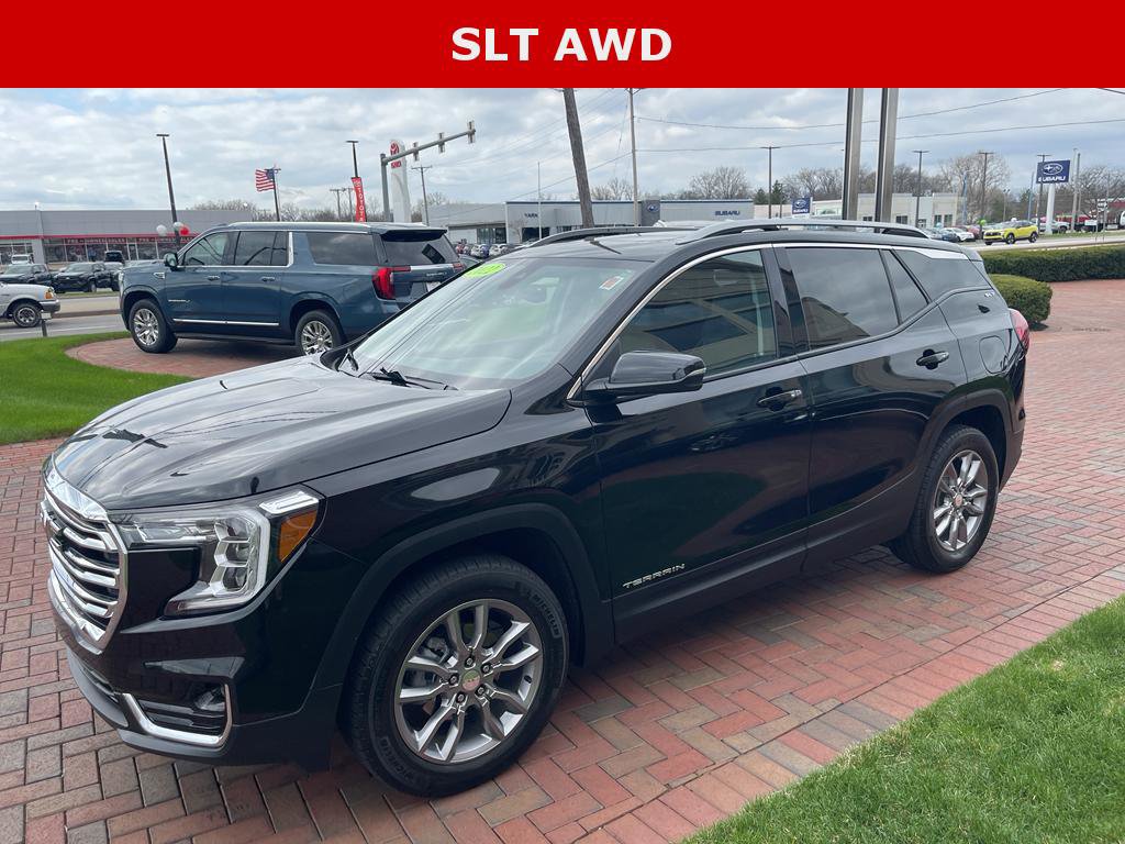 Used 2022 GMC Terrain SLT image 1