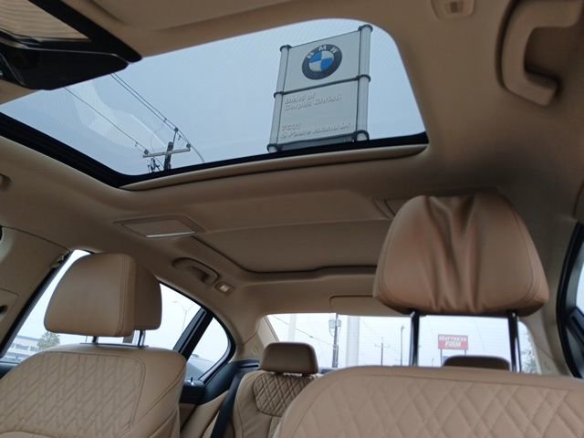 Used 2022 BMW 740i w/ Premium Package image 29