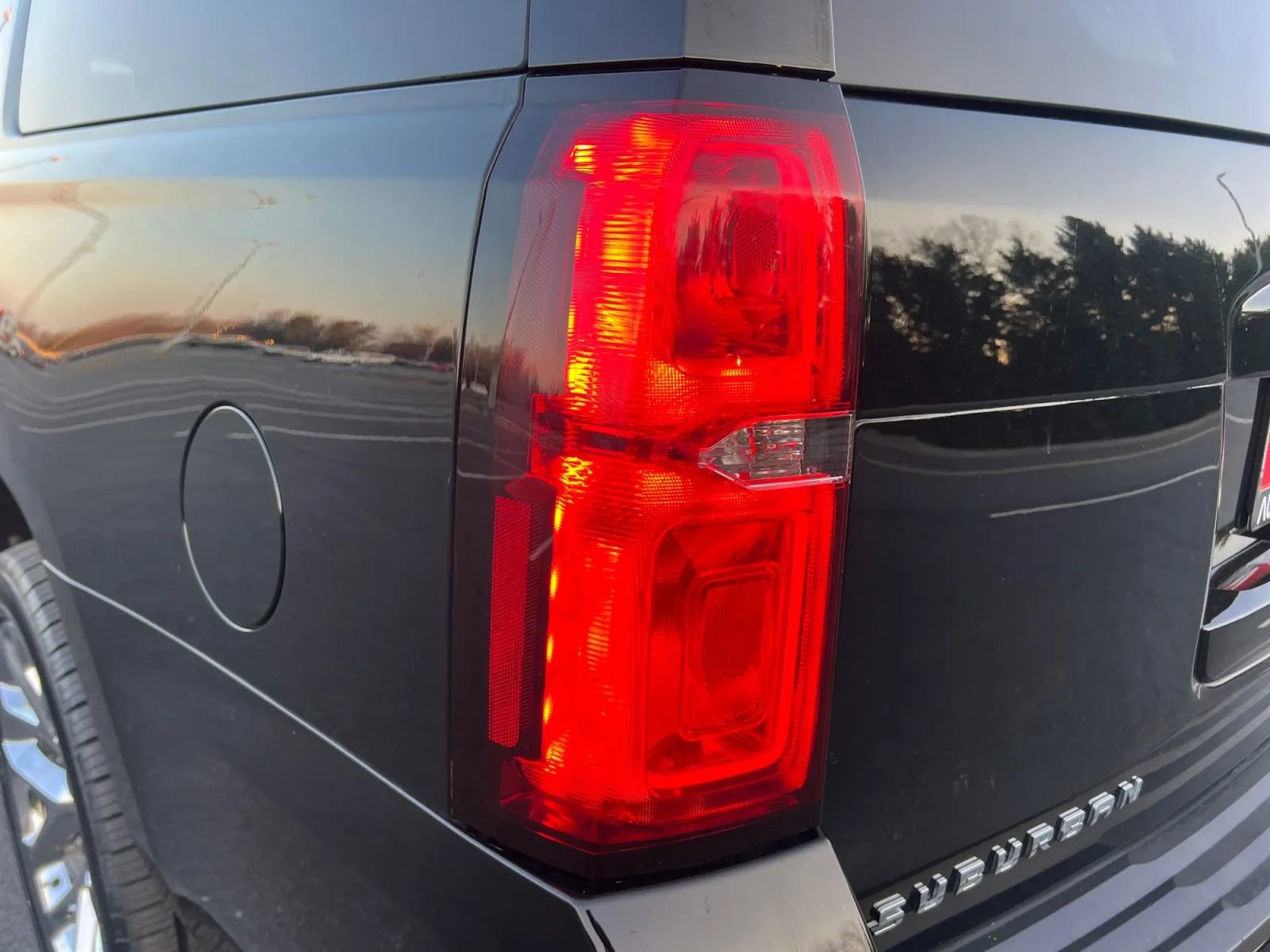 Used 2018 Chevrolet Suburban LT w/ Luxury Package image 37