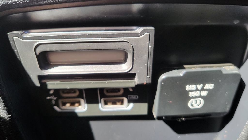Used 2019 Jeep Cherokee Limited FWD image 29