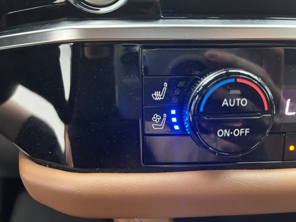 Used 2023 Nissan Pathfinder Platinum AWD/4WD image 29