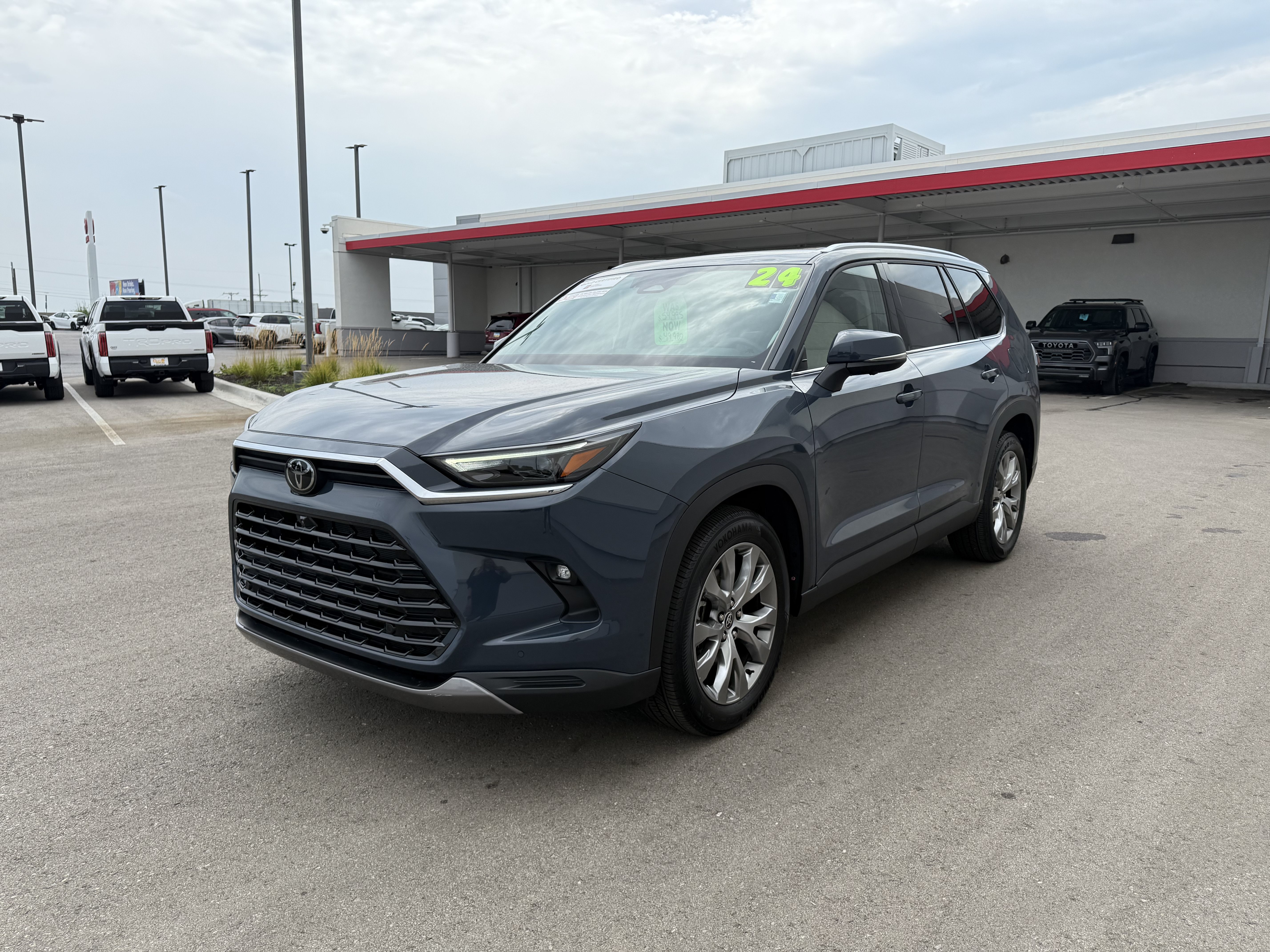 Certified 2024 Toyota Grand Highlander AWD image 2