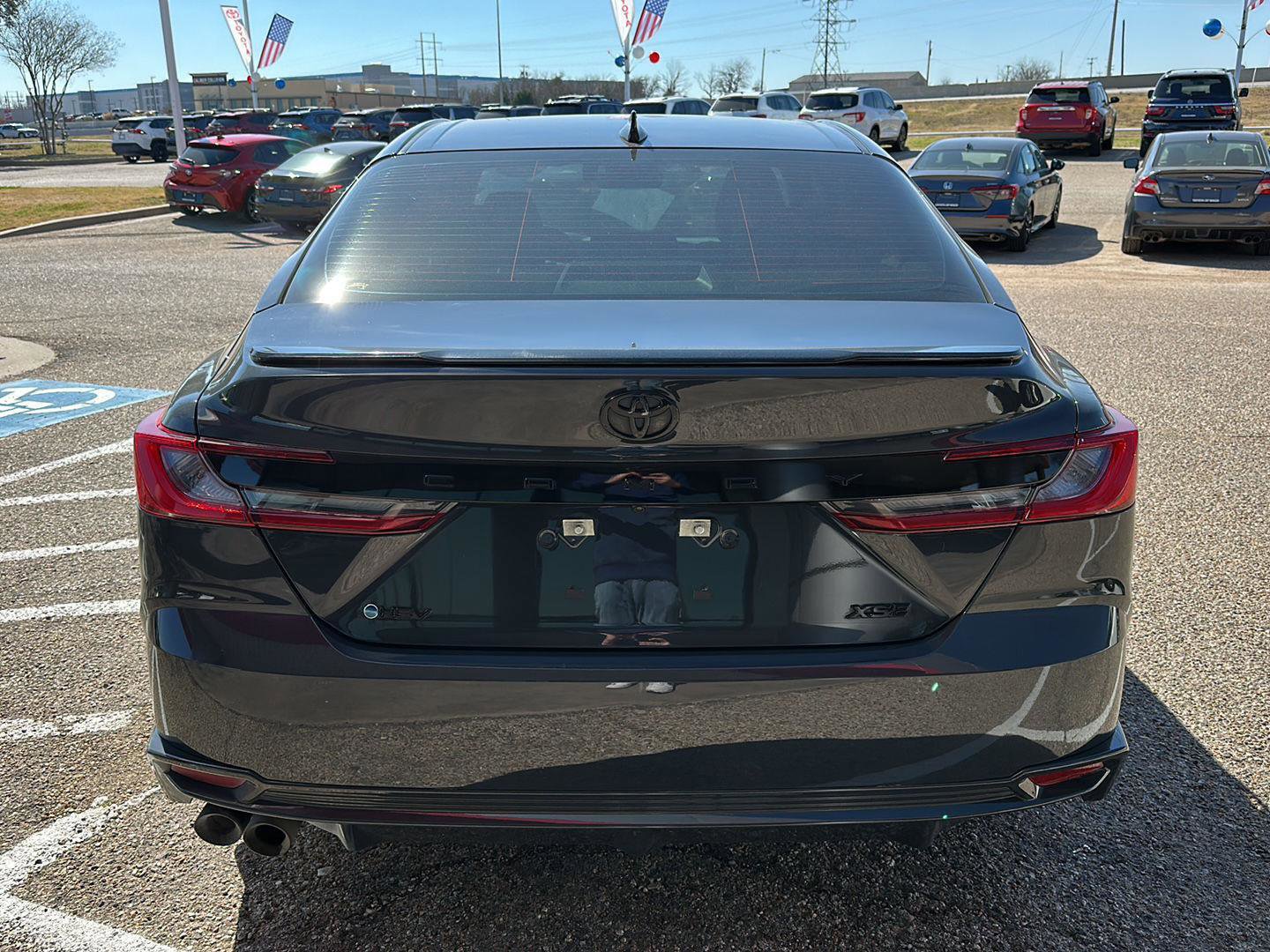 Used 2025 Toyota Camry XSE FWD image 4