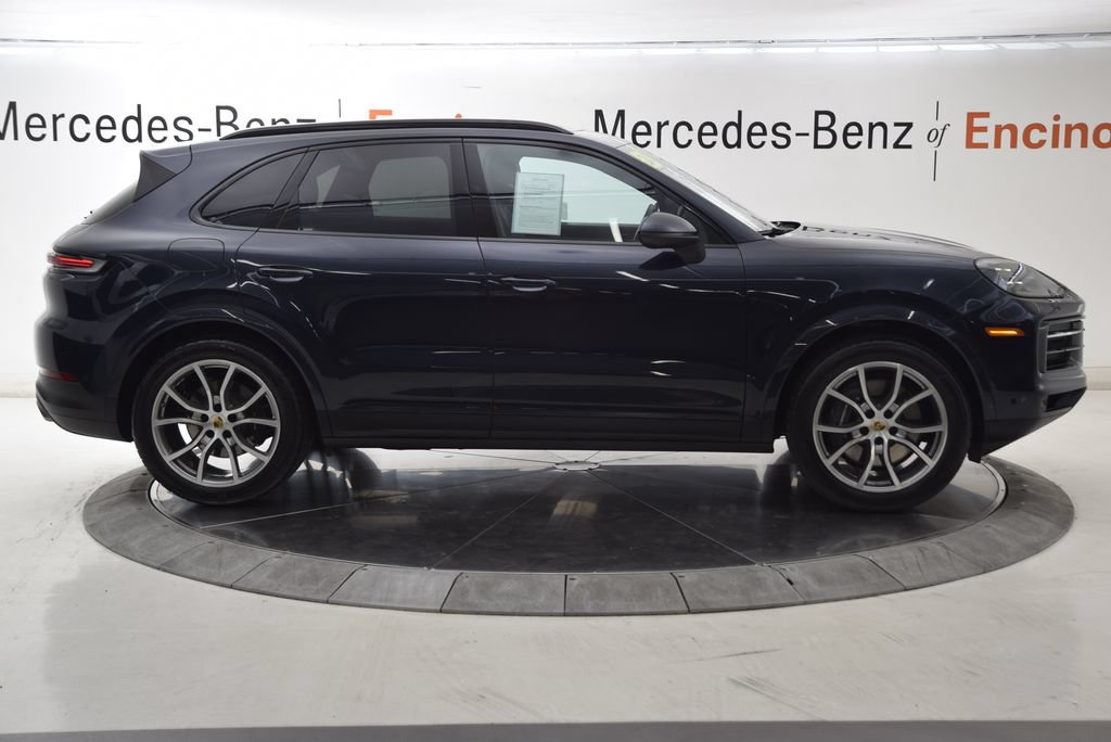 Used 2024 Porsche Cayenne AWD/4WD image 7
