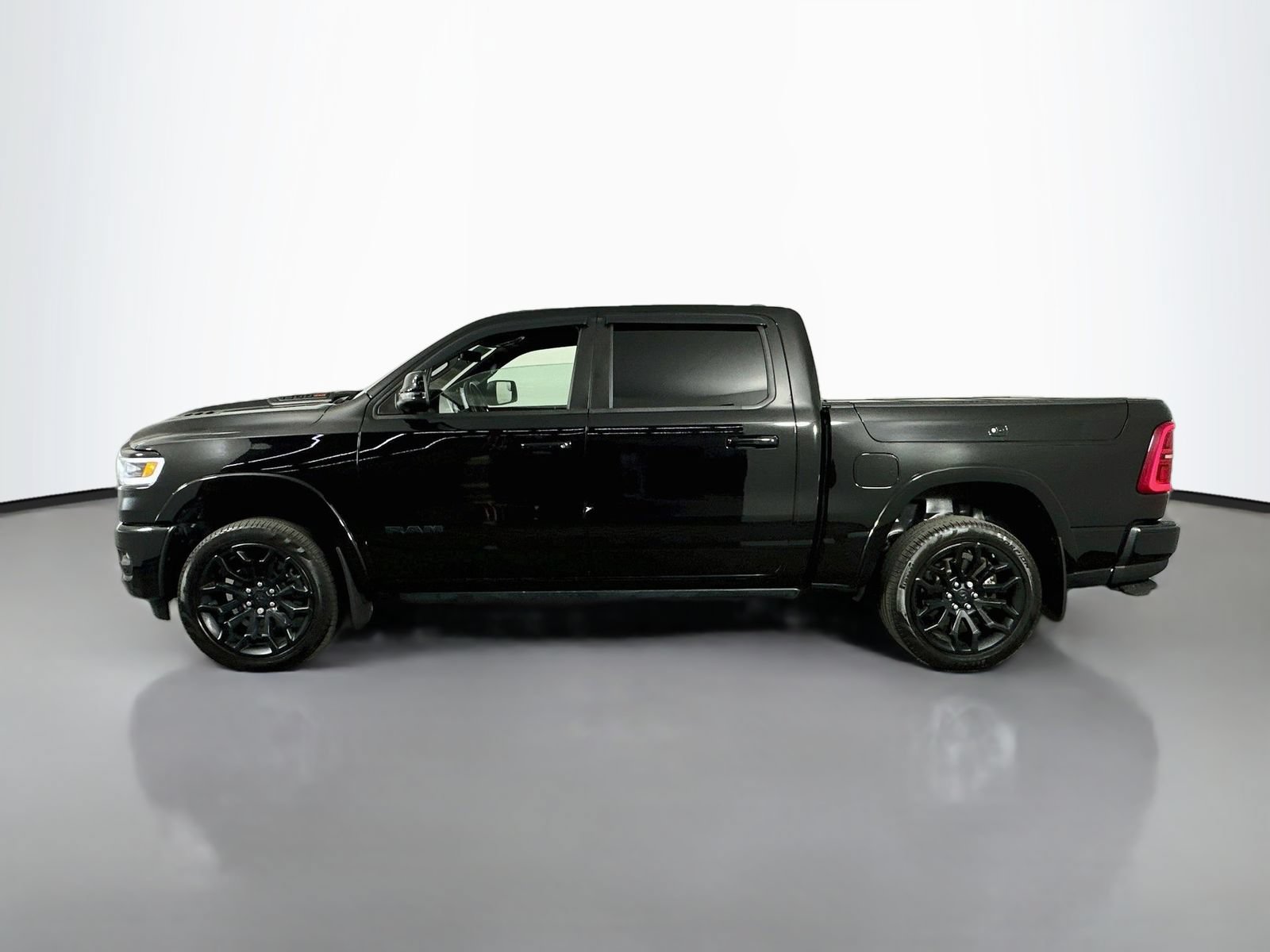 Used 2025 RAM 1500 Limited AWD/4WD image 5