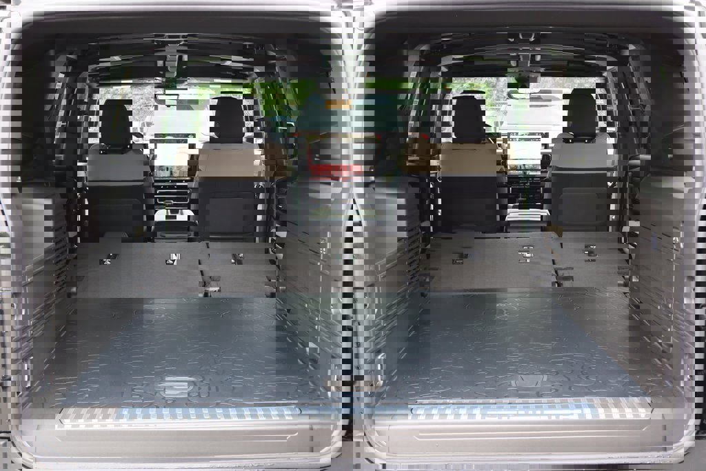 New 2026 GMC Hummer EV SUV w/ LPO, Dark Essentials Package image 10