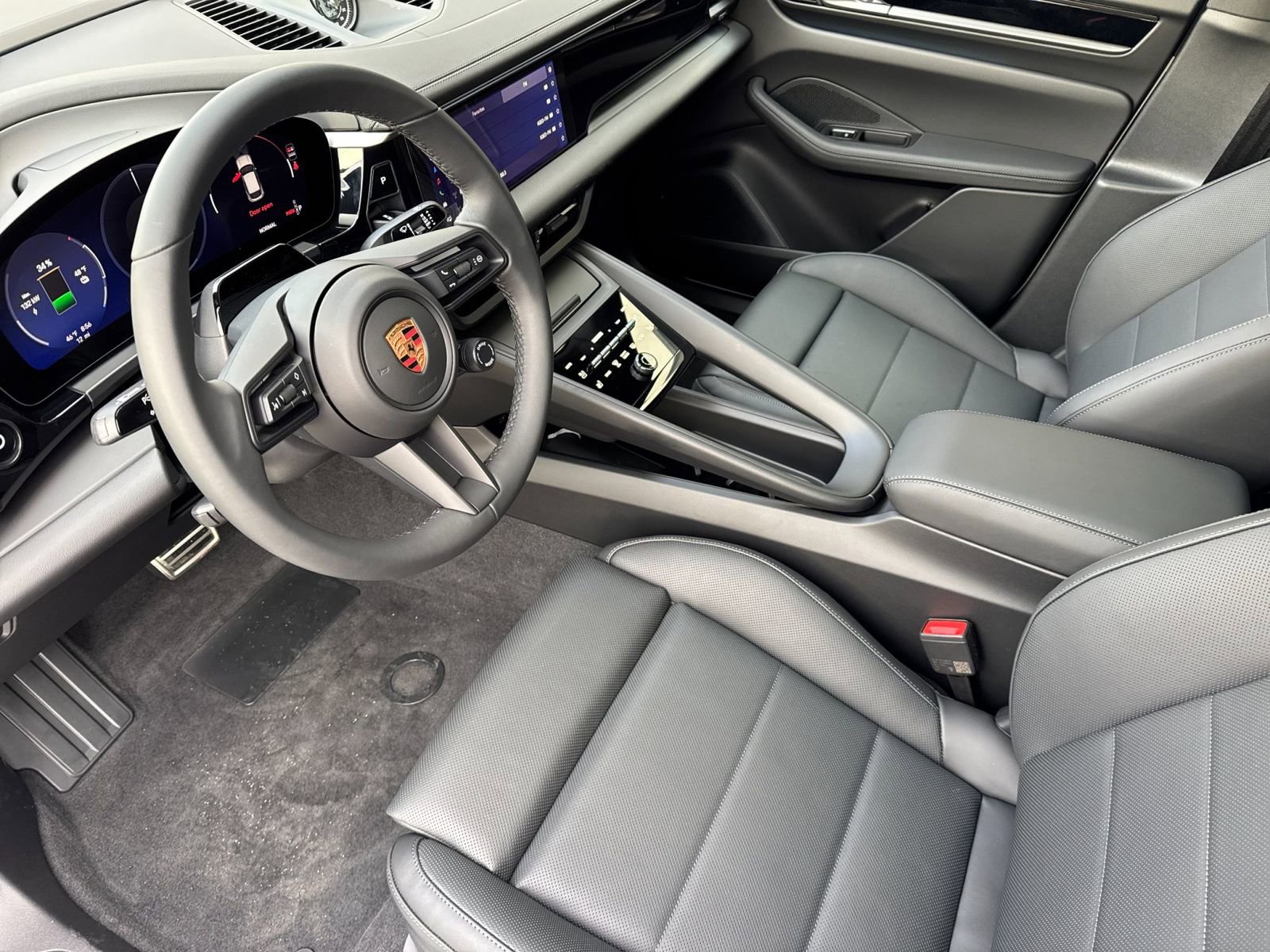 New 2026 Porsche Macan 4S Electric image 4