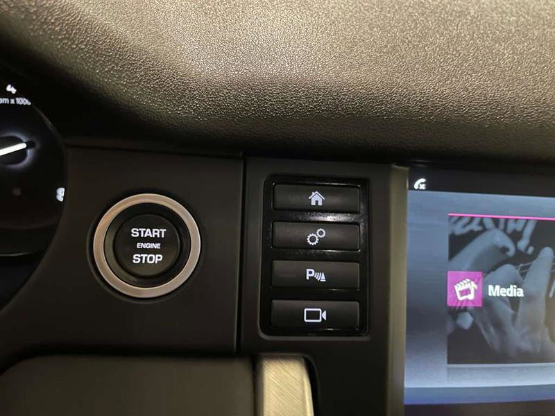 Used 2018 Land Rover Discovery Sport SE image 31