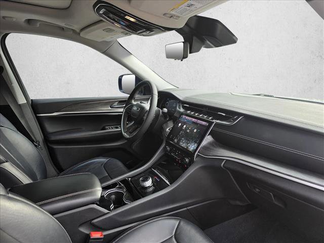 Used 2023 Jeep Grand Cherokee Limited w/ Luxury Tech Group II image 11