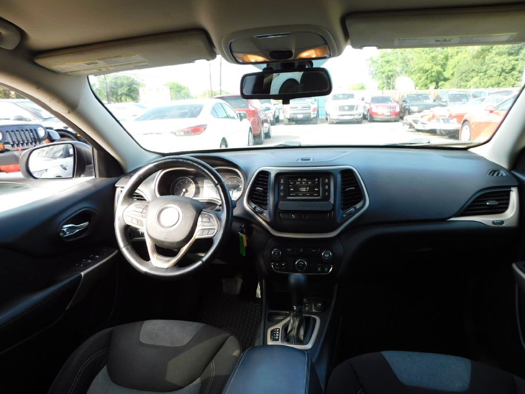 Used 2017 Jeep Cherokee Sport w/ Cold Weather Group FWD image 20