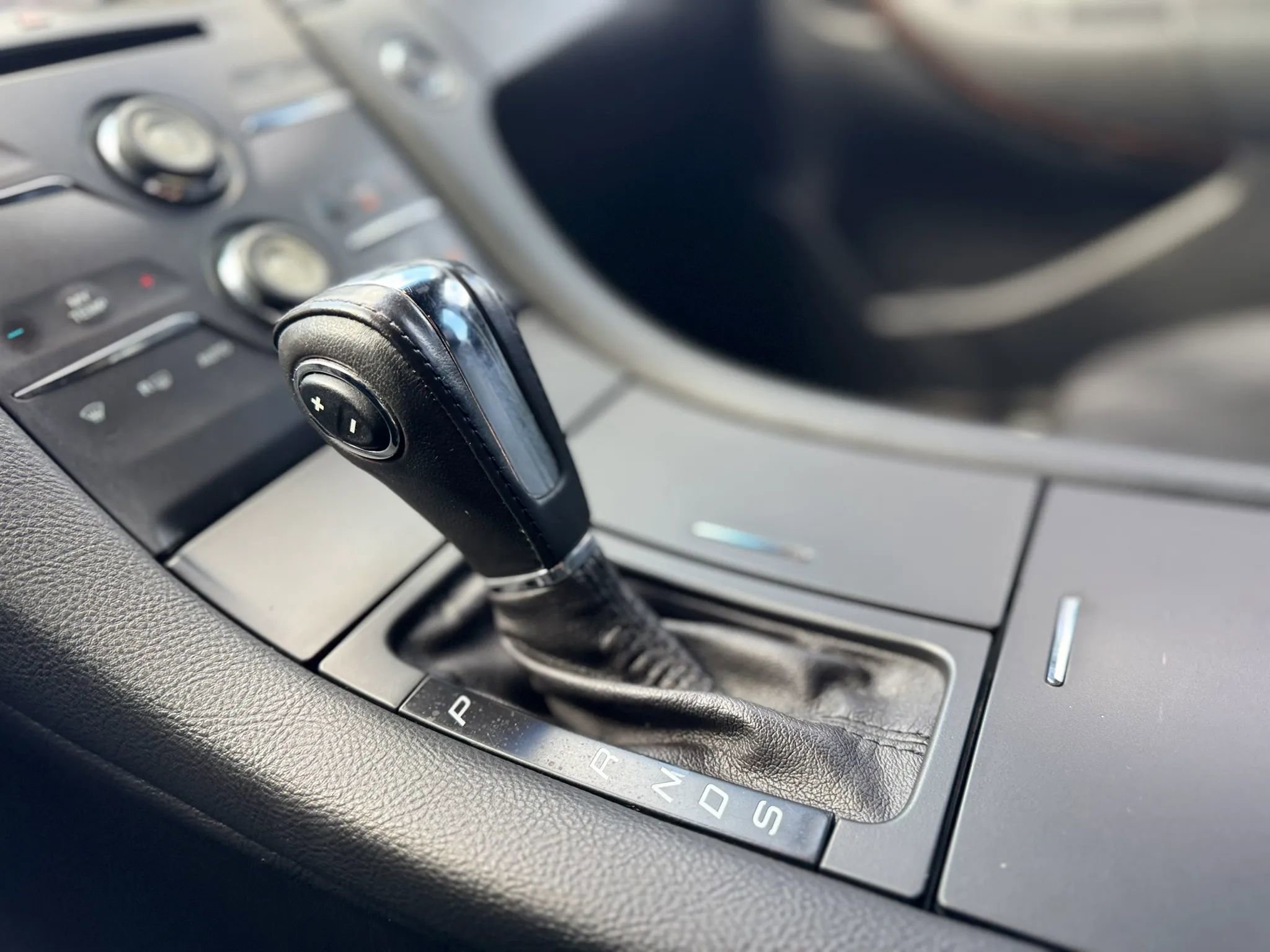 Used 2015 Ford Taurus Limited FWD image 25