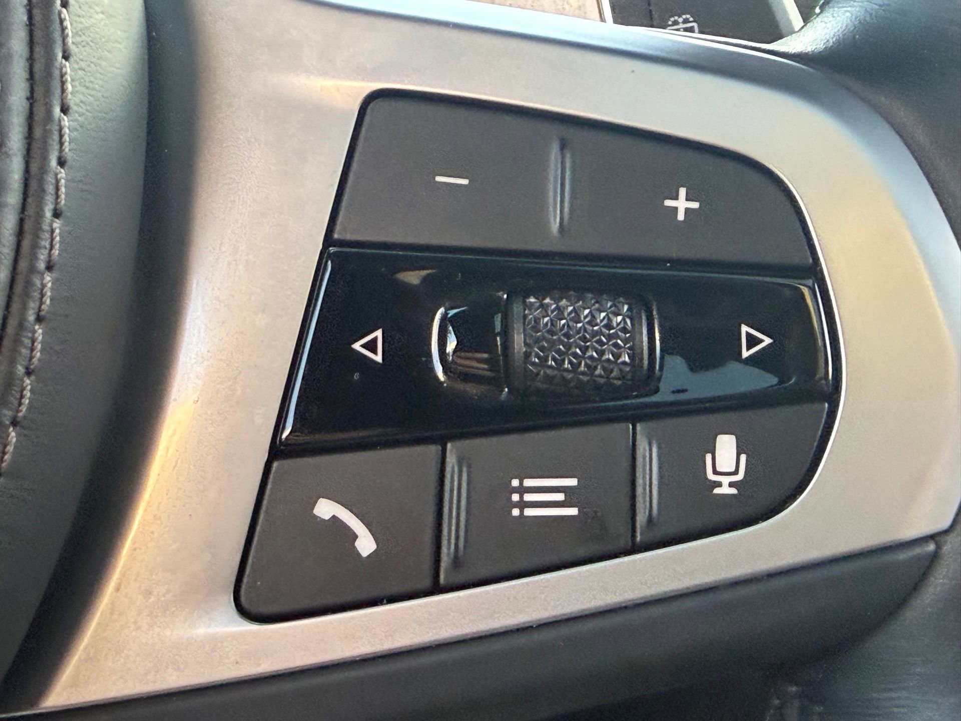 Used 2022 BMW X5 M50i w/ Premium Package image 49