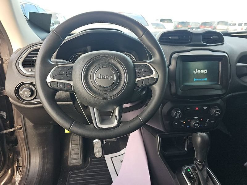 Used 2018 Jeep Renegade Latitude FWD image 28
